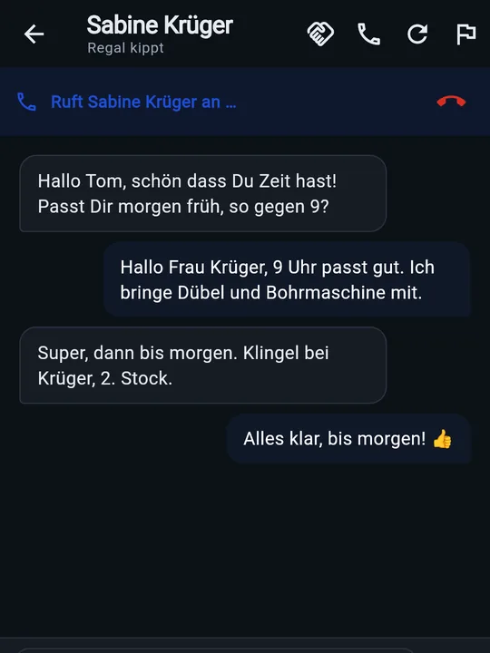 Die App: Anruf aus dem Chat heraus, Leiste „Ruft Sabine Krüger an …“ über dem Verlauf